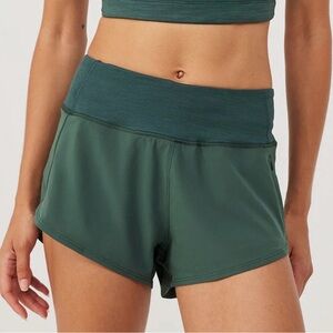 Outdoor Voices Hudson 2.5" Shorts in Evergreen Size Small
